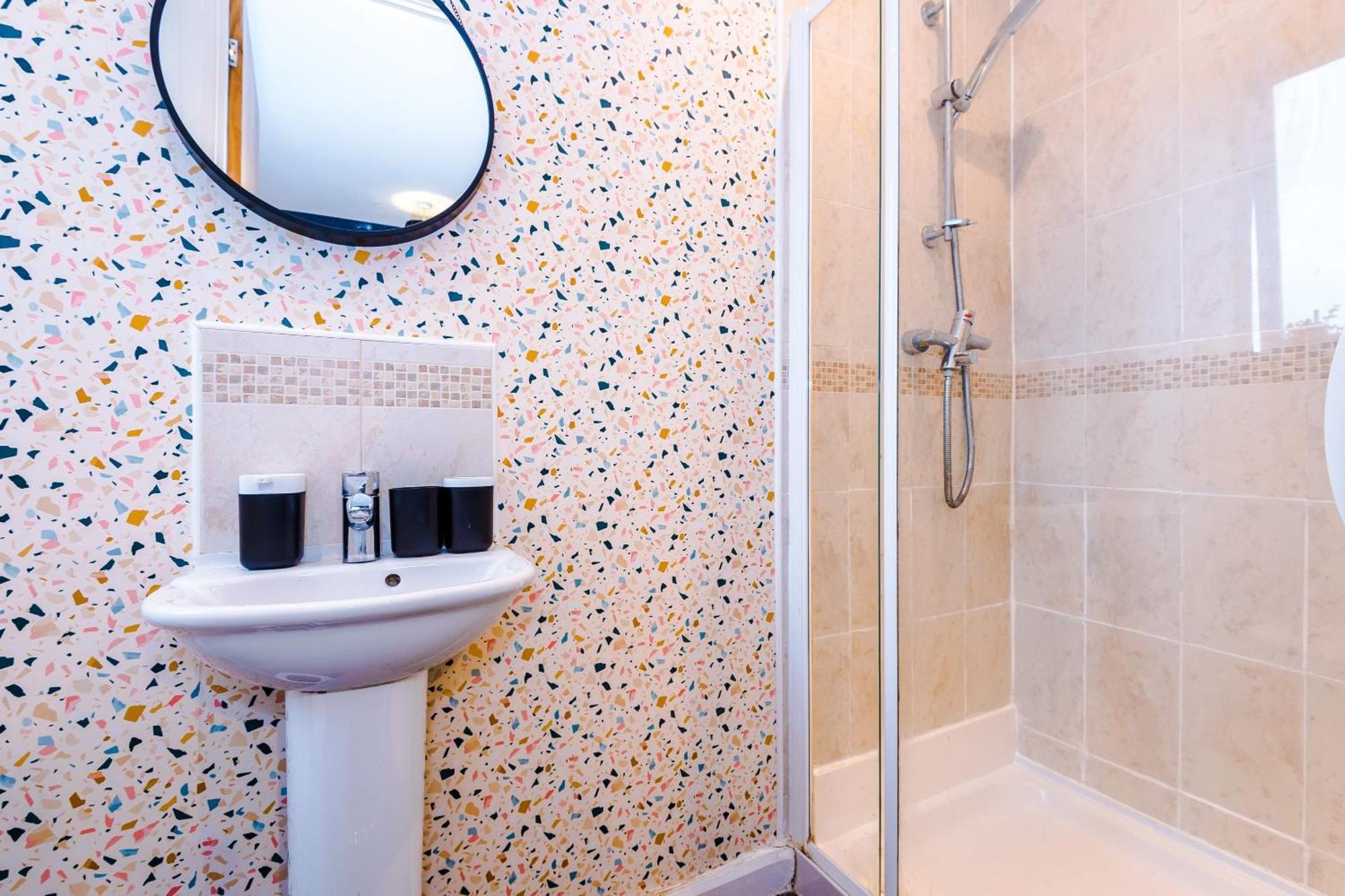 Rest&Recharge At A Spacious Townhouse By The Etihad Villa Mánchester Exterior foto