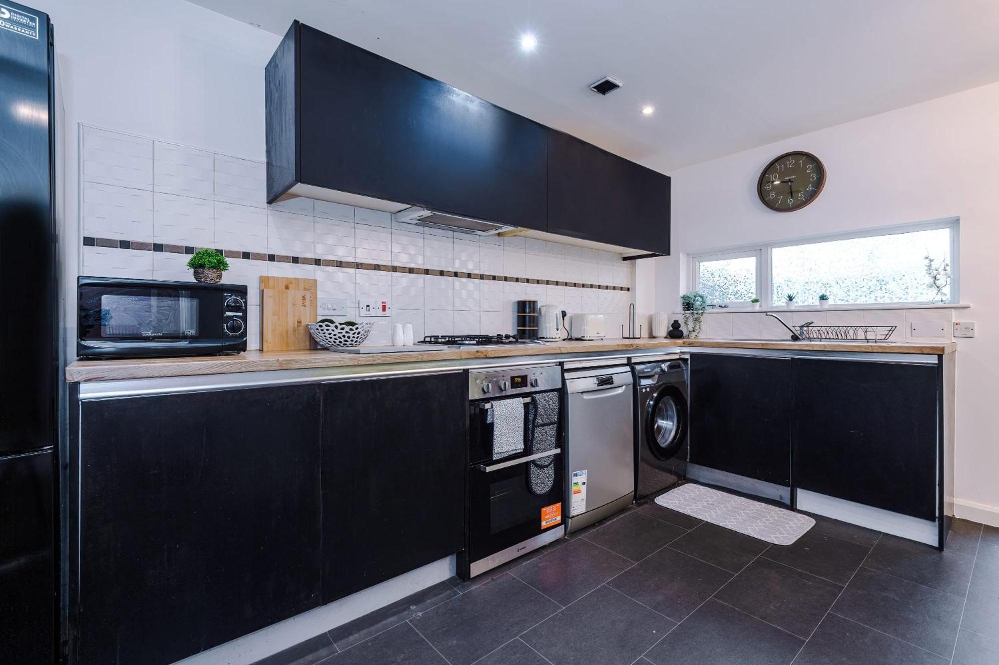 Rest&Recharge At A Spacious Townhouse By The Etihad Villa Mánchester Exterior foto